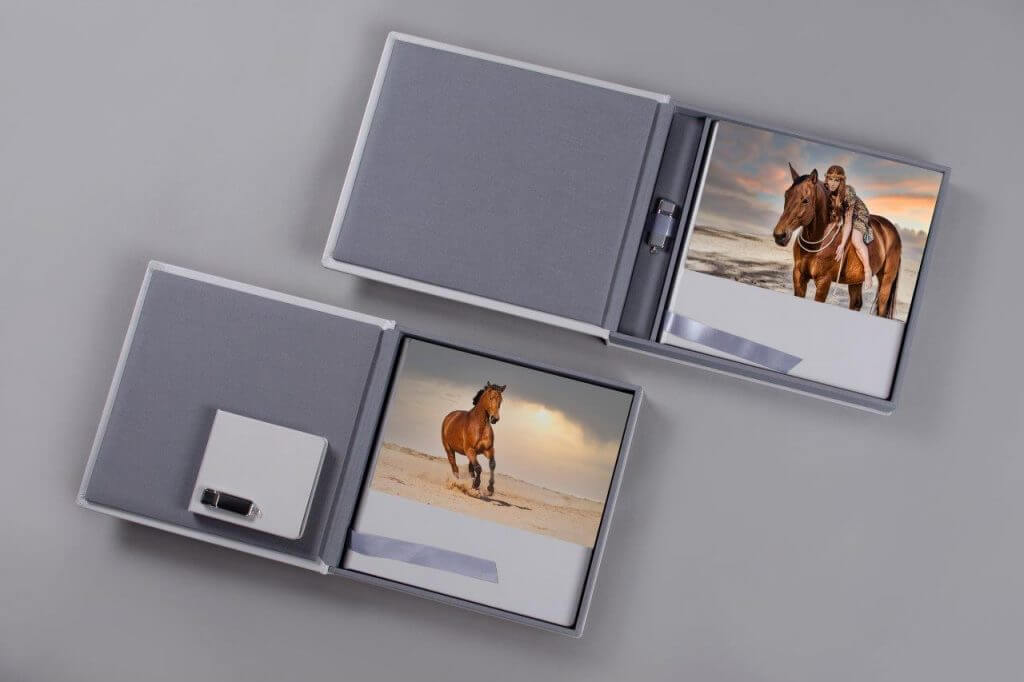 Fotoalbum-mit-Acrylcover-Low-Flat-Bindung-und-USB-Stick